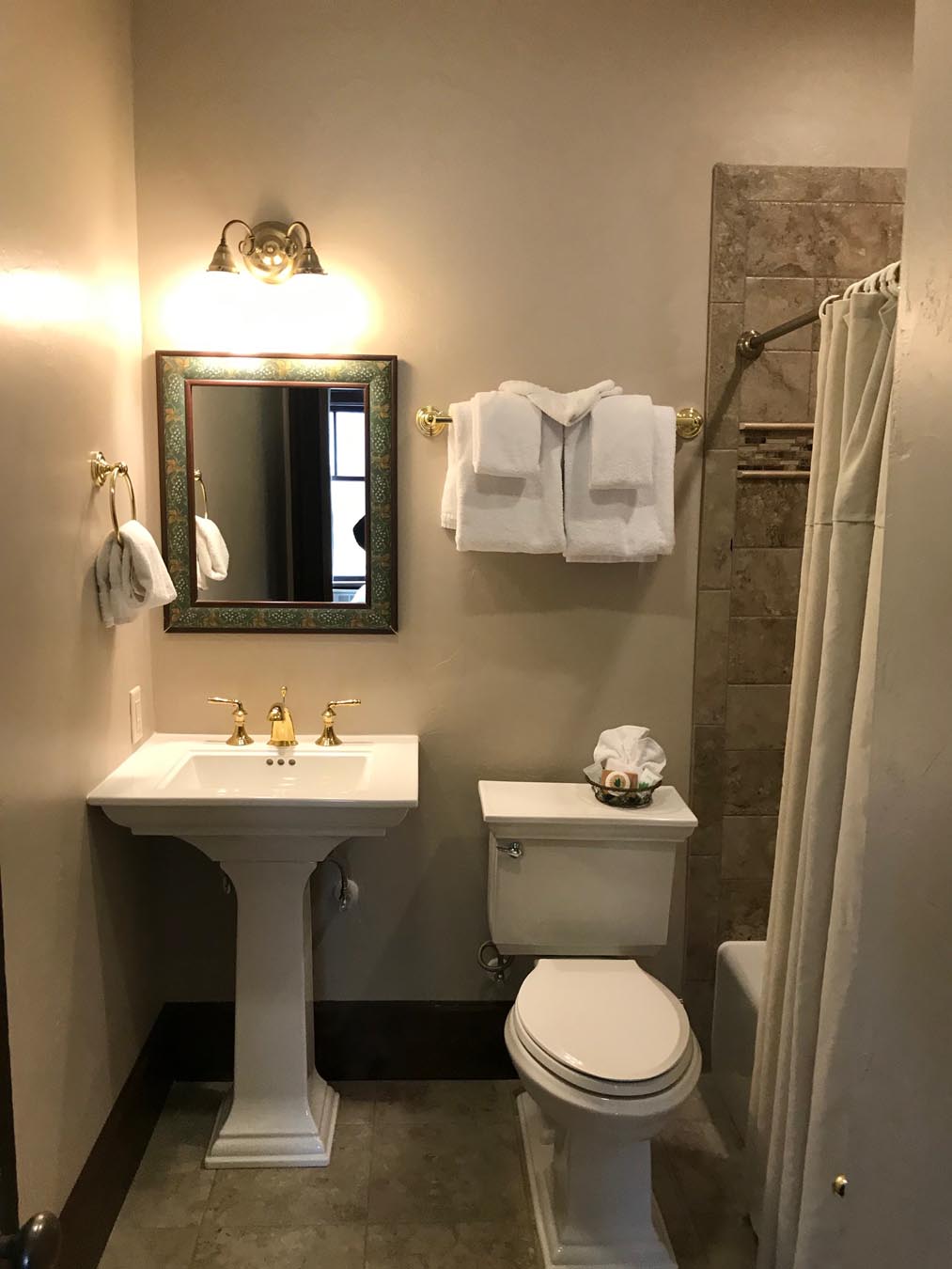 Classic King Guest Room - Bathroom